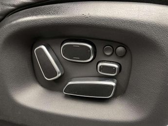 Land Rover RANGE ROVER 4.4 SD V8 Autobiography SUV 5dr Diesel Auto 4WD Euro 5 (339 ps)