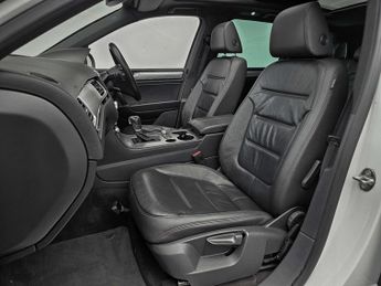 VOLKSWAGEN TOUAREG 3.0 Touareg V6 R-Line TDI BlueMotion Technology Auto 4WD 5dr