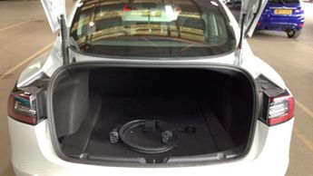 TESLA MODEL 3 Model 3 Standard-Range + 4dr