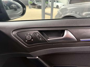 VOLKSWAGEN GOLF 1.4 Golf GTE Advance Semi-Auto 5dr