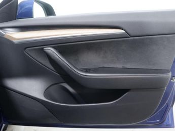 TESLA MODEL 3 Model 3 Long Range AWD 4WD 4dr