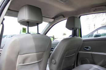 RENAULT CLIO 1.6 Clio Initiale TomTom VVT Auto 5dr