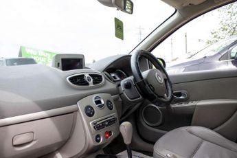RENAULT CLIO 1.6 Clio Initiale TomTom VVT Auto 5dr