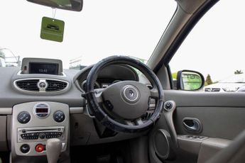 RENAULT CLIO 1.6 Clio Initiale TomTom VVT Auto 5dr