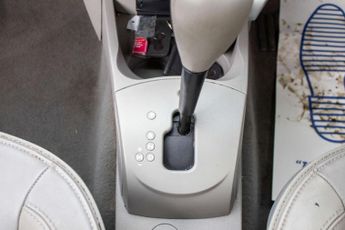 RENAULT CLIO 1.6 Clio Initiale TomTom VVT Auto 5dr