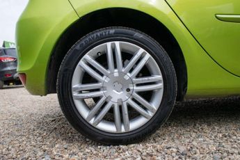 RENAULT CLIO 1.6 Clio Initiale TomTom VVT Auto 5dr