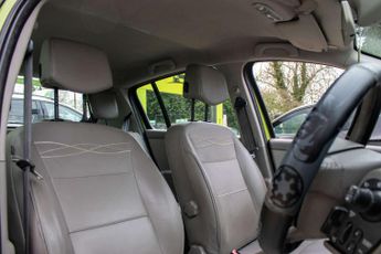 RENAULT CLIO 1.6 Clio Initiale TomTom VVT Auto 5dr