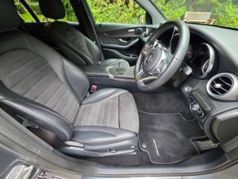 MERCEDES-BENZ GLC 2.0 GLC300 MHEV AMG Line SUV 5dr Petrol G-Tronic+ 4MATIC Euro 6 