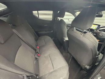 TOYOTA C-HR 1.8 C-HR-Dynamic HEV CVT 5dr