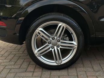 AUDI Q3 2.0 Q3 S Line+ TFSI Quattro Semi-Auto 4WD 5dr