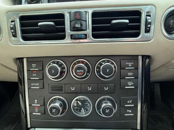 Land Rover Range Rover 4.4 V8 Vogue SE Station Wagon 5dr Petrol Automatic (352 g/km, 29