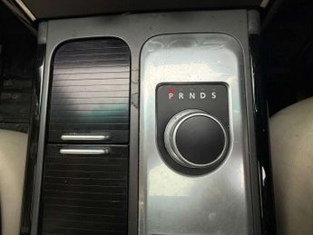 Land Rover Range Rover 4.4 V8 Vogue SE Station Wagon 5dr Petrol Automatic (352 g/km, 29