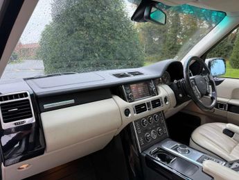 Land Rover Range Rover 4.4 V8 Vogue SE Station Wagon 5dr Petrol Automatic (352 g/km, 29