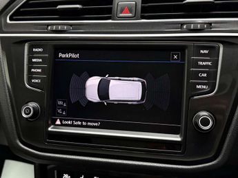 Volkswagen Tiguan 2.0 TDI BlueMotion Tech SEL DSG 4Motion Euro 6 (s/s) 5dr