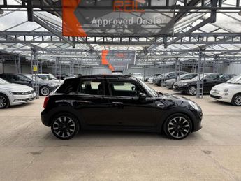 MINI HATCH 1.5 Cooper Auto 5dr