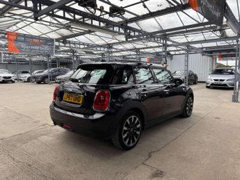 MINI HATCH 1.5 Cooper Auto 5dr