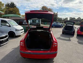 SKODA OCTAVIA 1.6 Octavia Ambiente FSI 5dr