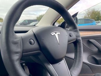 TESLA MODEL 3 Standard Range Plus Saloon 4dr Electric Auto RWD (241 bhp)