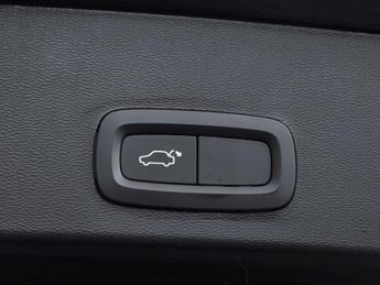 VOLVO XC40 2.0 XC40 Inscription Pro B4 MHEV Auto 5dr