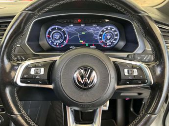 VOLKSWAGEN TIGUAN 2.0 Tiguan R-Line TDI BlueMotion Technology 4Motion Semi-Auto 4W