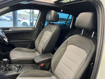 VOLKSWAGEN TIGUAN 2.0 Tiguan R-Line TDI BlueMotion Technology 4Motion Semi-Auto 4W