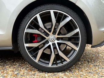 VOLKSWAGEN GOLF 2.0 Golf GTi Performance Semi-Auto 3dr
