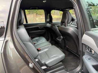 VOLVO XC90 2.0 XC90 Momentum B5 MHEV AWD Auto 4WD 5dr