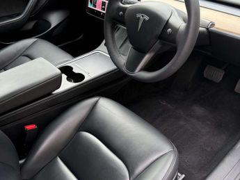 TESLA MODEL 3 Model 3 Standard-Range + 4dr