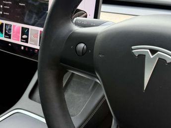 TESLA MODEL 3 Model 3 Standard-Range + 4dr