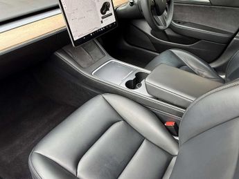 TESLA MODEL 3 Model 3 Standard-Range + 4dr