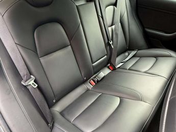 TESLA MODEL 3 Model 3 Standard-Range + 4dr