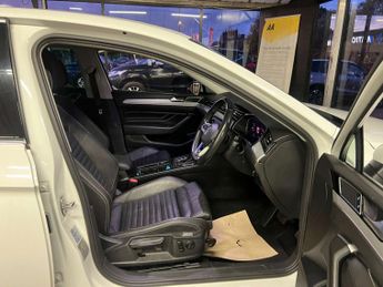 VOLKSWAGEN PASSAT 1.4 Passat GTe Advance Semi-Auto 4dr