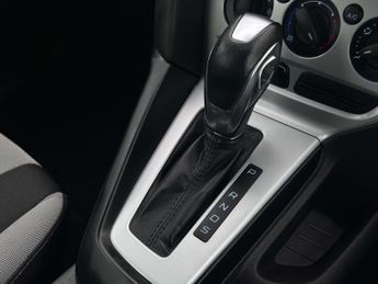 FORD FOCUS 1.6 Focus Zetec 125 Auto 5dr