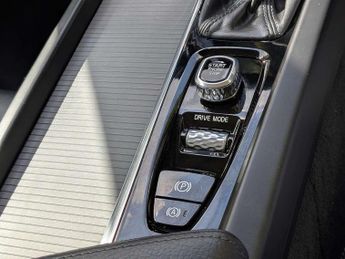 Volvo XC60 2.0 T5 Momentum SUV 5dr Petrol Auto AWD Euro 6 (s/s) (250 ps)