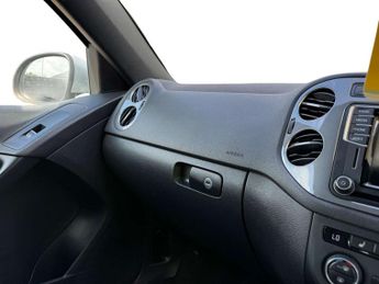 Volkswagen Tiguan 2.0 TDI BlueMotion Tech R-Line Edition DSG 4WD Euro 6 (s/s) 5dr