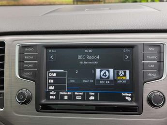 VOLKSWAGEN GOLF SV 2.0 Golf SV SE TDI Semi-Auto 5dr