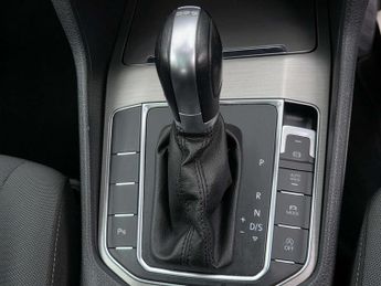 VOLKSWAGEN GOLF SV 2.0 Golf SV SE TDI Semi-Auto 5dr