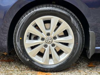 VOLKSWAGEN GOLF SV 2.0 Golf SV SE TDI Semi-Auto 5dr