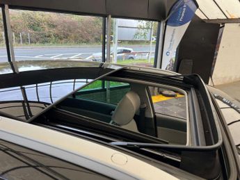 KIA SPORTAGE 2.0 Sportage First Edition CRDi Auto 4WD 5dr