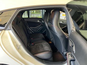 MERCEDES-BENZ CLA 2.1 CLA 220 D AMG Line 4Matic Auto 4WD 5dr