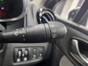 RENAULT CLIO 1.5 Clio Dynamique S Nav dCi Auto 5dr