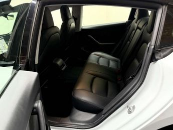 TESLA MODEL 3 Model 3 Standard-Range + 4dr