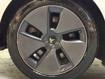 TESLA MODEL 3 Model 3 Standard-Range + 4dr