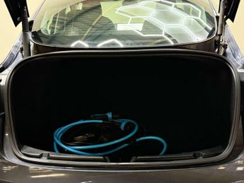 TESLA MODEL 3 Model 3 Standard Range + 4dr