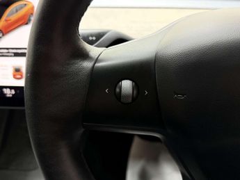 TESLA MODEL 3 Model 3 Standard Range + 4dr