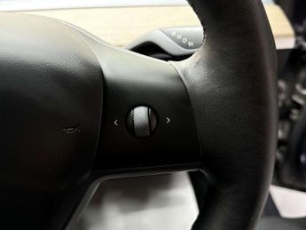 TESLA MODEL 3 Model 3 Standard Range + 4dr