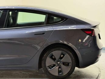 TESLA MODEL 3 Model 3 Standard Range + 4dr