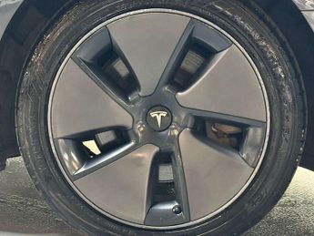 TESLA MODEL 3 Model 3 Standard Range + 4dr