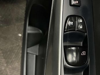 Nissan NAVARA 2.3 dCi Tekna Pickup Double Cab 4dr Diesel Auto 4WD Euro 6 (190 