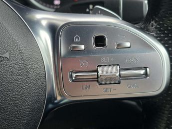 MERCEDES-BENZ GLC 2.0 GLC 220 D 4Matic AMG Line Auto 4WD 5dr